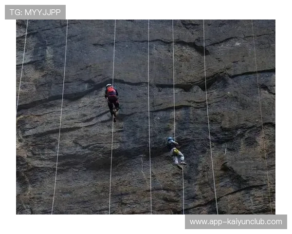 攀岩速度赛出现4秒极限成绩——挑战极限，突破自我